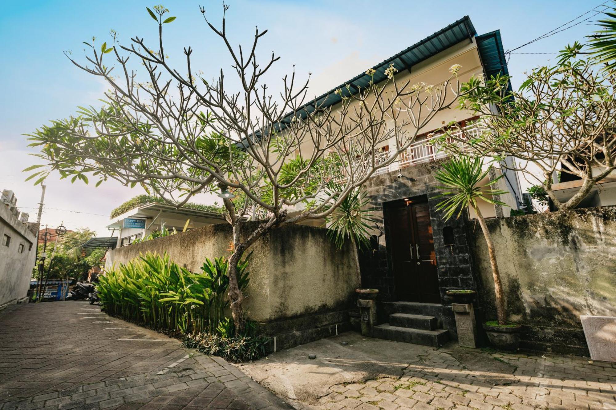 Happy Devi Guesthouse Canggu  Exterior photo